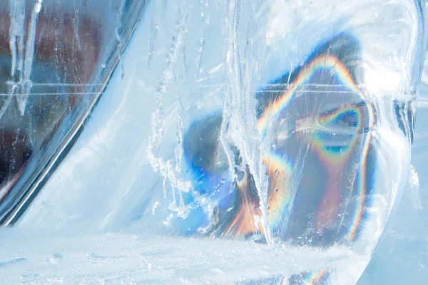虹 (株) と透明な冬の氷の美しい青いテクスチャ — ストック写真