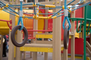 Kauçuk karo sokakta oyun alanı