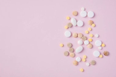 Farklı tabletler ve hap paketi ve onsuz bir p