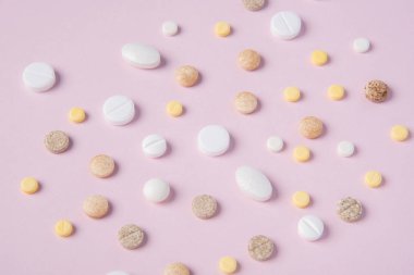 Farklı tabletler ve hap paketi ve onsuz bir p