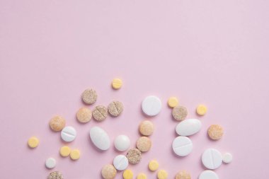 Farklı tabletler ve hap paketi ve onsuz bir pi