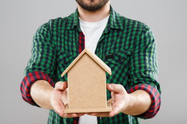 küçük bir ahşap ev