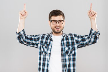 Eller yukarı olan adam