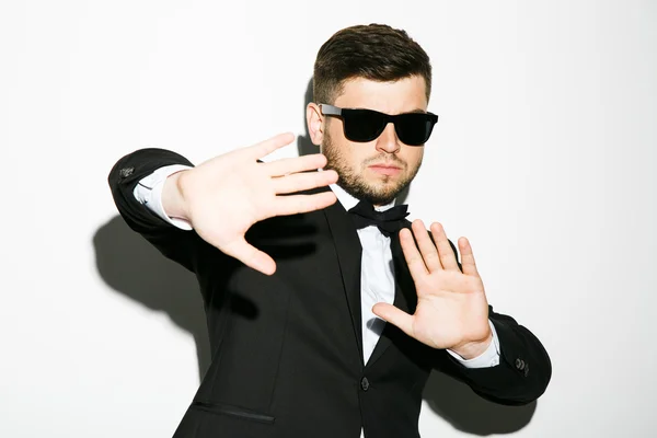 Retrato de hombre guapo en fondo blanco —  Fotos de Stock