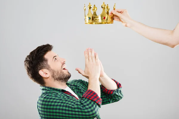 Surprised young man with crown above his head — Stock Photo, Image