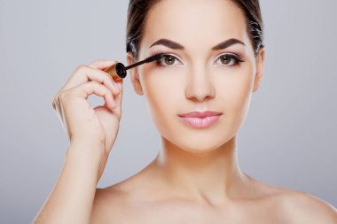 Güzel model resim kirpik maskara ile