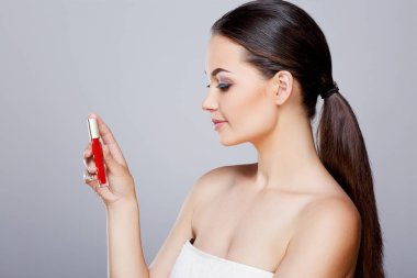 Güzellik modeli holding parfüm