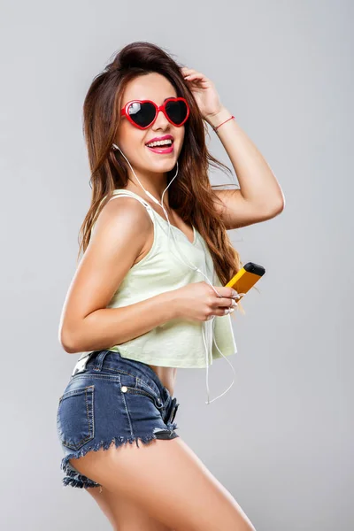 Dziewczyna w okulary przeciwsłoneczne — Zdjęcie stockowe