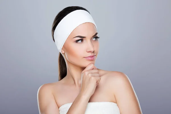 Mujer en diadema blanca —  Fotos de Stock