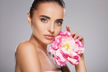 büyük pembe çiçek modeli