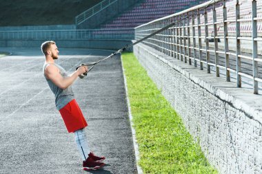 egzersizleri yapıyor adam uygun