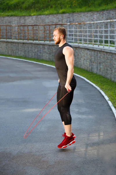 İp atlama üzerinden atlama sporcu