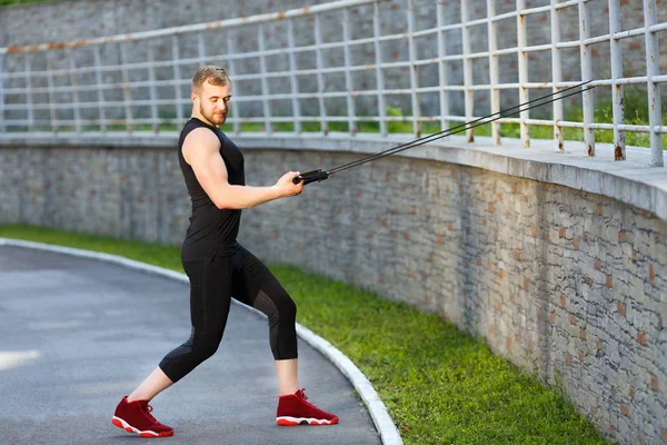 Kaslı sporcu çekerek genişletici