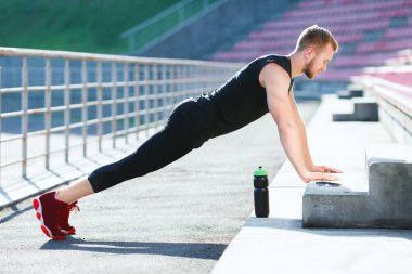 Tahta Stadı yaparken sporcu