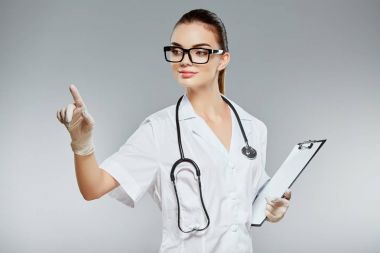  Doktor holding notları