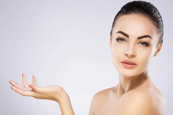 Girl  showing palm — Stock Photo, Image