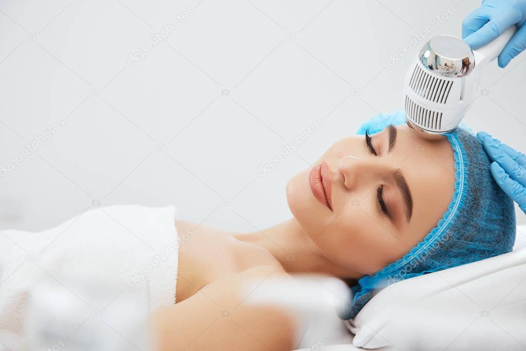 woman  lying  in cosmetological clinic