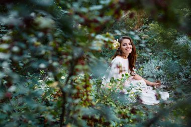 Gelin gelinlik oturan 