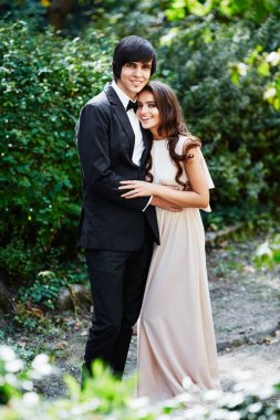 Gelin ve damat ayakta