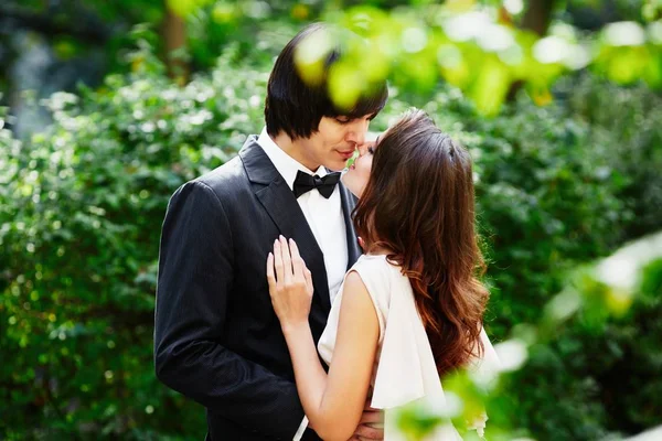 Bride and bridegroom standing close — Stock Photo, Image