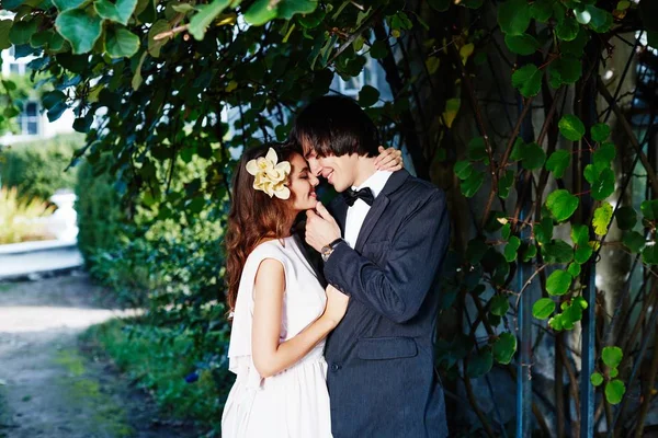 Bride and bridegroom standing — Stock Photo, Image