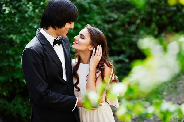 Bride and bridegroom standing — Stock Photo, Image