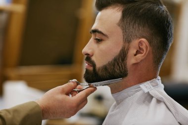 Sakal formun adam için Kuaför