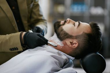 Sakal formun adam için Kuaför