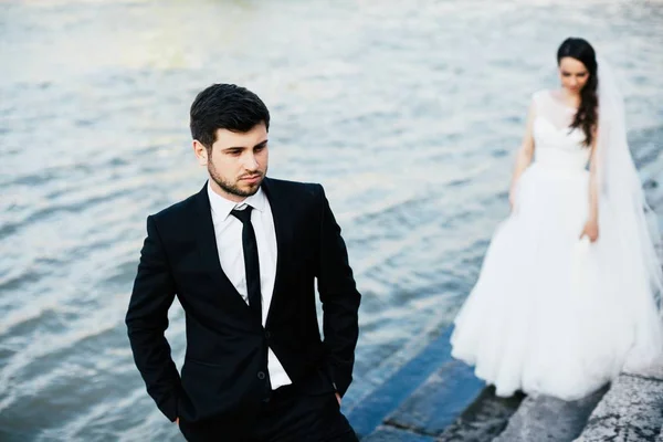 Bella sposa e lo sposo — Foto Stock