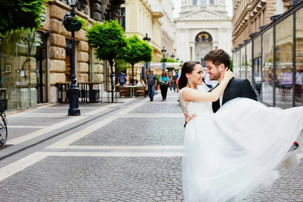 Güzel gelin ve damat — Stok fotoğraf