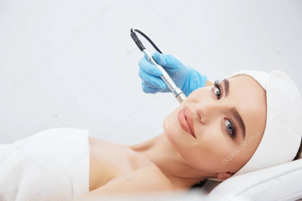Young woman doing cosmetic procedure