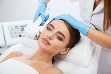 Dermatolojik yordamlar Spa çekiç ile