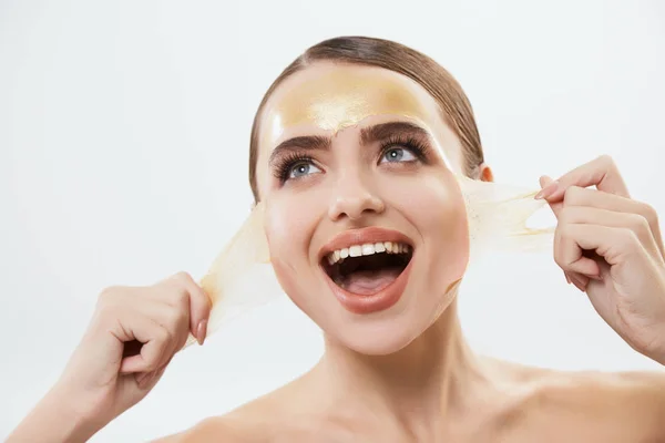 kadının yüzündeki sarı maskesi