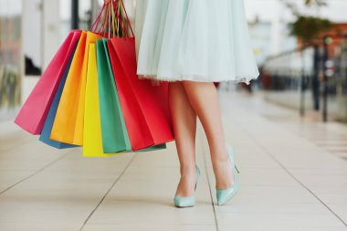 Güzel kız ile alışveriş kavramı