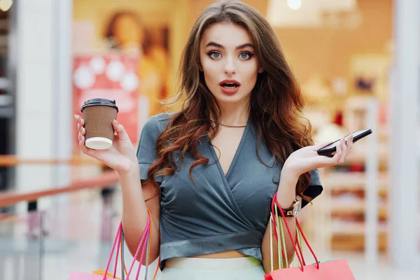 Young woman with shopping bags — Stock Photo, Image