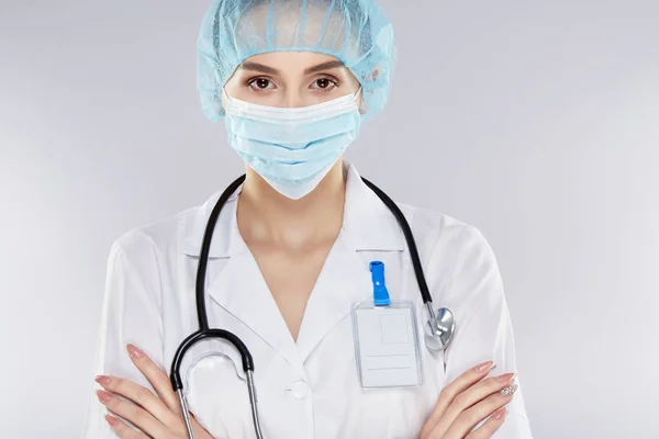 Medico donna con cappello medico — Foto Stock