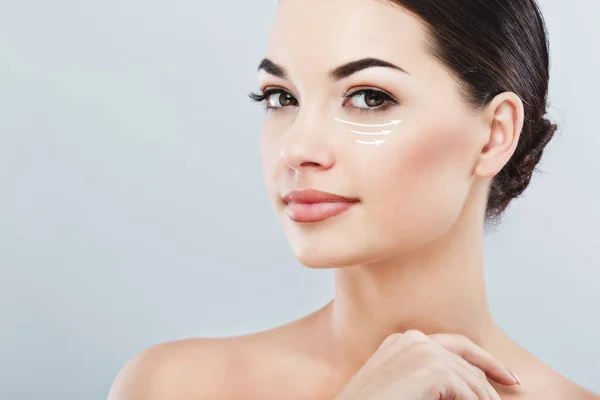 Young female with clean fresh skin — Stock Photo, Image