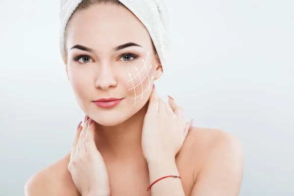 Gorgeous girl with white towel — Stock Photo, Image