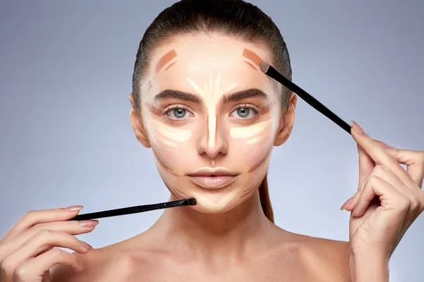 Woman with contouring on face — Stock Photo, Image