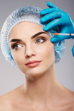 Yordamlar kliniğinde işi kızı 