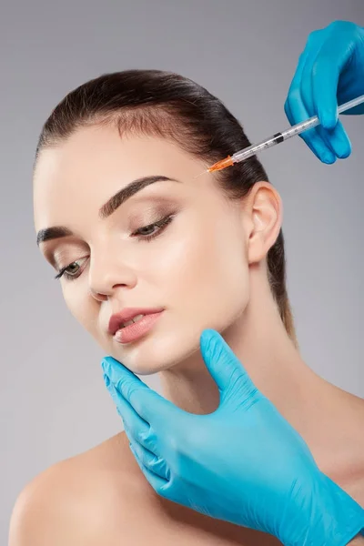 Cute girl doing beauty procedures — Stock Photo, Image