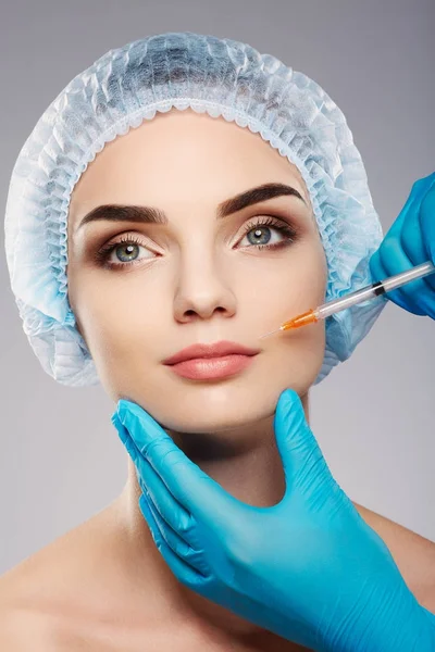Girl doing procedures at clinic — Stock Photo, Image