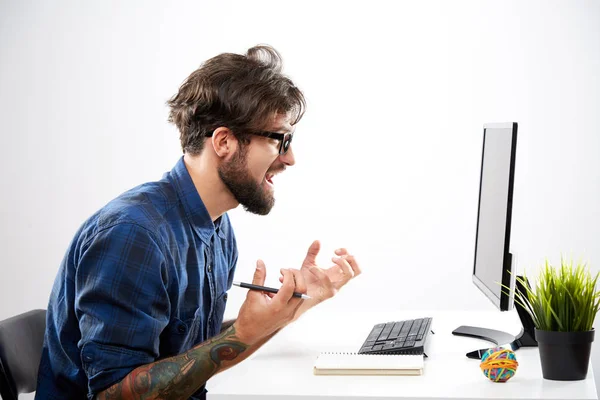 Handsome freelance worker — Stock Photo, Image