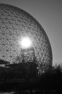 MONTREAL-CANADA FEB. 08 2017: Biyosfer Montreal 'de çevreye adanmış bir müzedir. 1967 Dünya Fuarı için ABD 'nin eski pavyonunda bulunan Parc Jean-Drapeau, Expo 67.