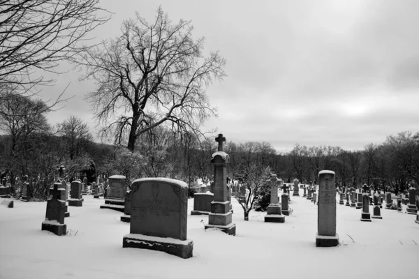 Antiguo Cementerio Con Nieve Invierno — Foto de Stock