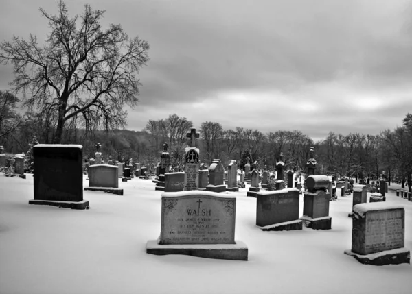 Antiguo Cementerio Con Nieve Invierno — Foto de Stock