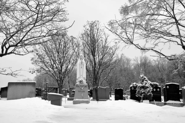 Alter Friedhof Mit Schnee Zur Winterzeit — Stockfoto