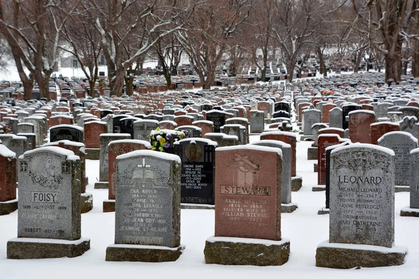 Старое Кладбище Снегом Зимнее Время — стоковое фото