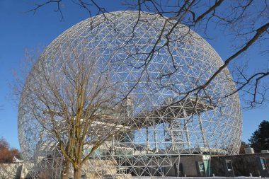 MONTREAL-CANADA FEB. 08 2017: Biyosfer Montreal 'de çevreye adanmış bir müzedir. 1967 Dünya Fuarı için ABD 'nin eski pavyonunda bulunan Parc Jean-Drapeau, Expo 67.