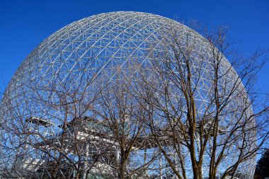MONTREAL-CANADA FEB. 08 2017: Biyosfer Montreal 'de çevreye adanmış bir müzedir. 1967 Dünya Fuarı için ABD 'nin eski pavyonunda bulunan Parc Jean-Drapeau, Expo 67.